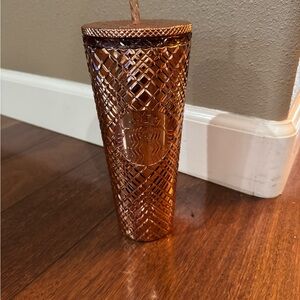 New Starbucks rose gold  Textured Reusable Cup with Straw venti size